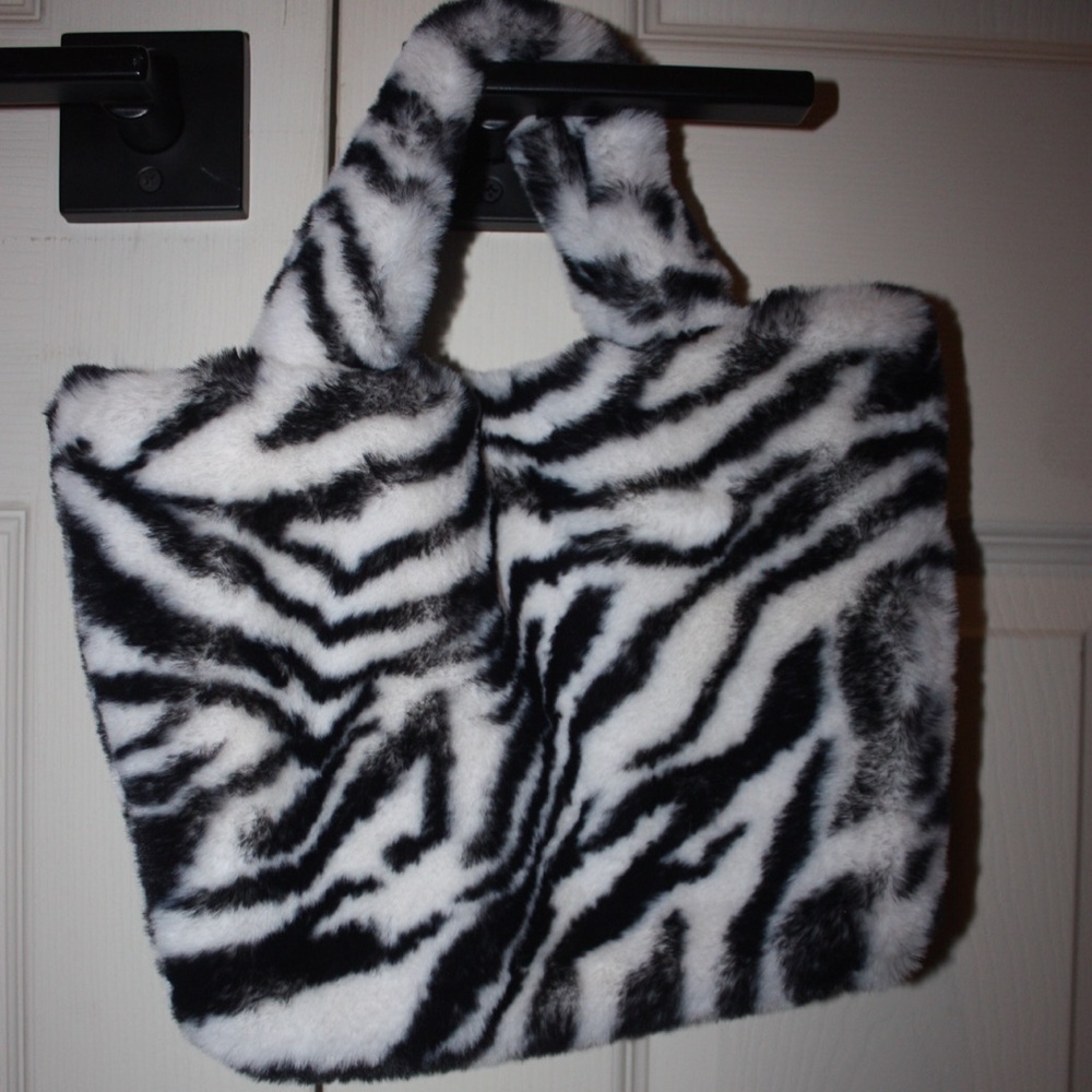 stylist small shoulder bag